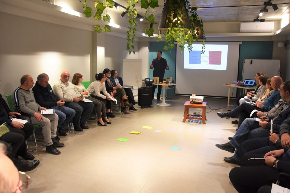 რუსთავის მერიის თანამშრომლებმა გუნდურობისა და მართვის ტრენინგი გაიარეს